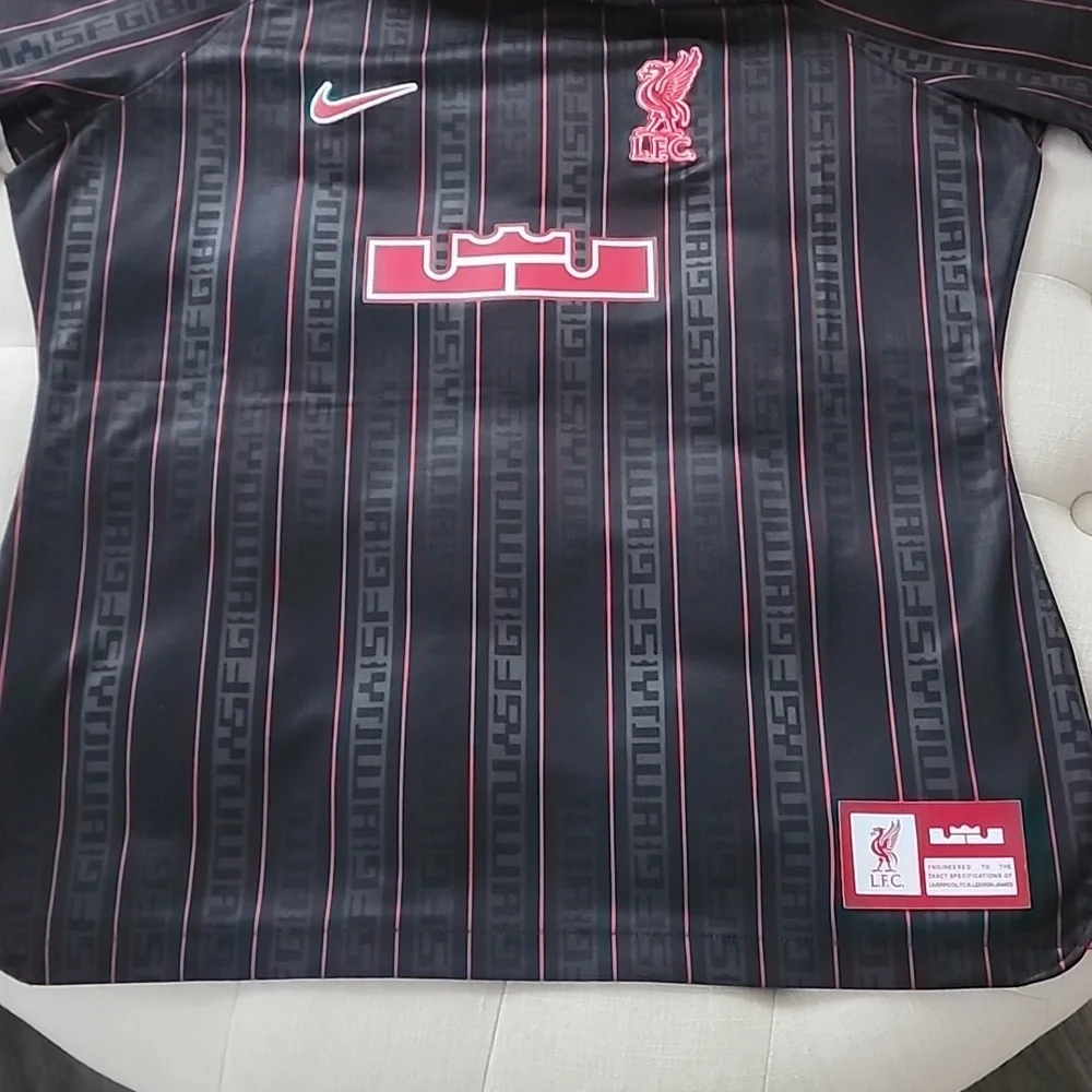🔥Liverpool F.C. Nike Jersey -- LeBron Theme!! XL ! 🔥 - Picture 2 of 7